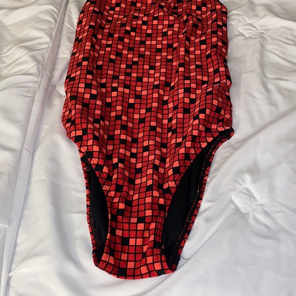 TYR one piece - Picture 3 of 6